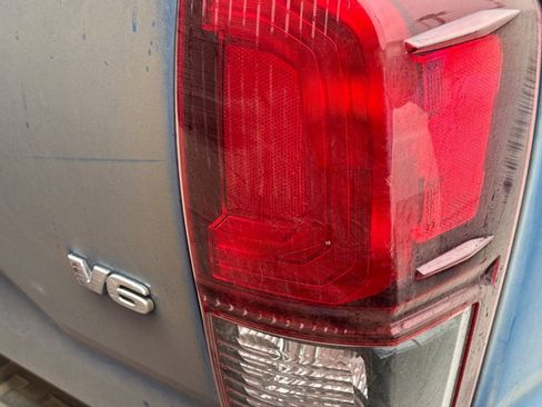 Used 2019 Toyota Tacoma TRD Sport w/ Technology Package image 6