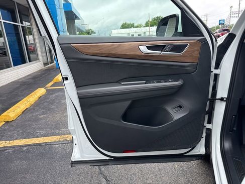 Used 2025 Volkswagen Atlas SE FWD image 11