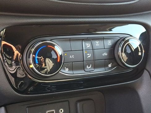 Used 2023 Buick Encore GX Preferred w/ Cold Weather Comfort Package AWD/4WD image 16