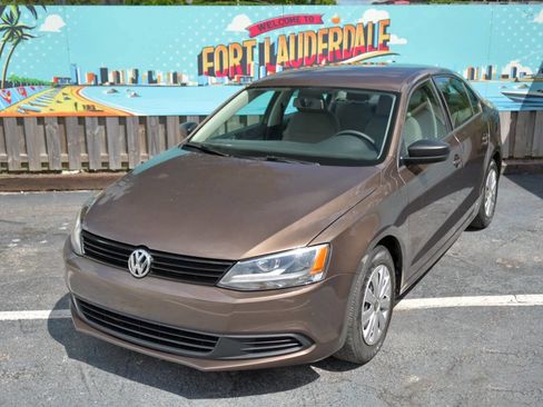 Used 2014 Volkswagen Jetta S image 1