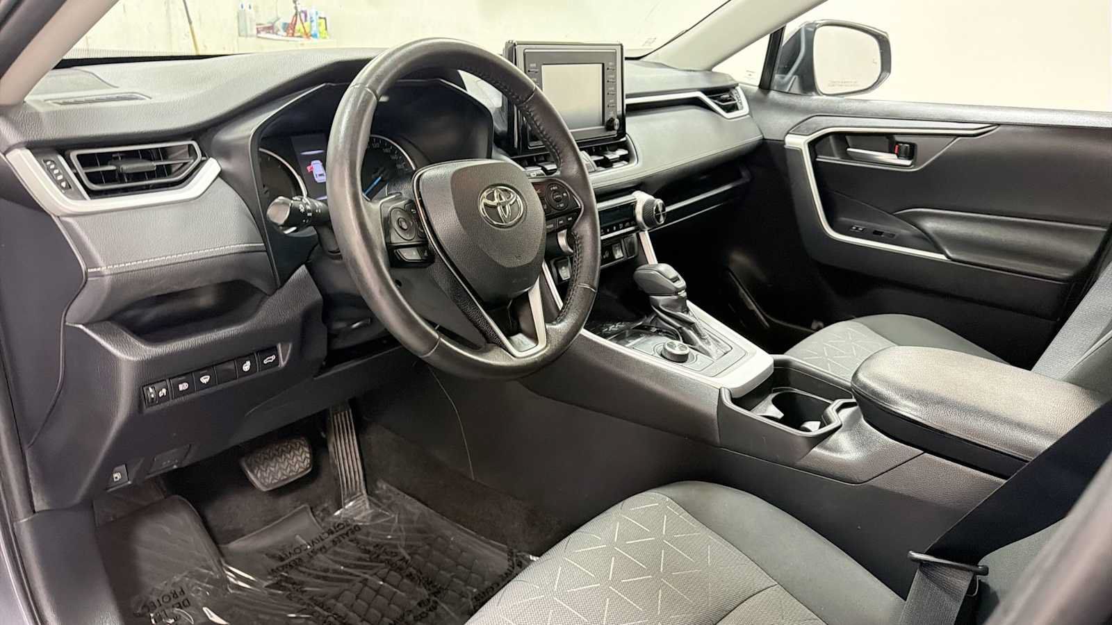 Used 2020 Toyota RAV4 XLE AWD/4WD image 12