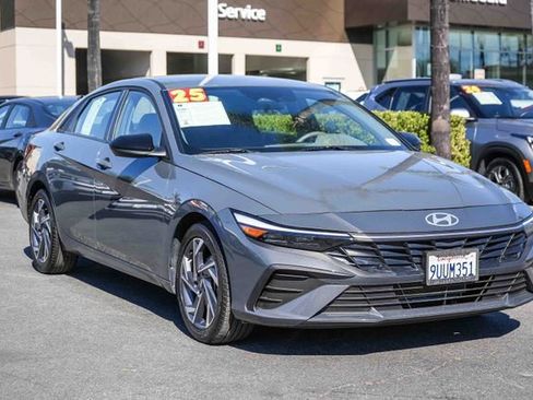 Certified 2025 Hyundai Elantra Sport w/ Cargo Package image 3