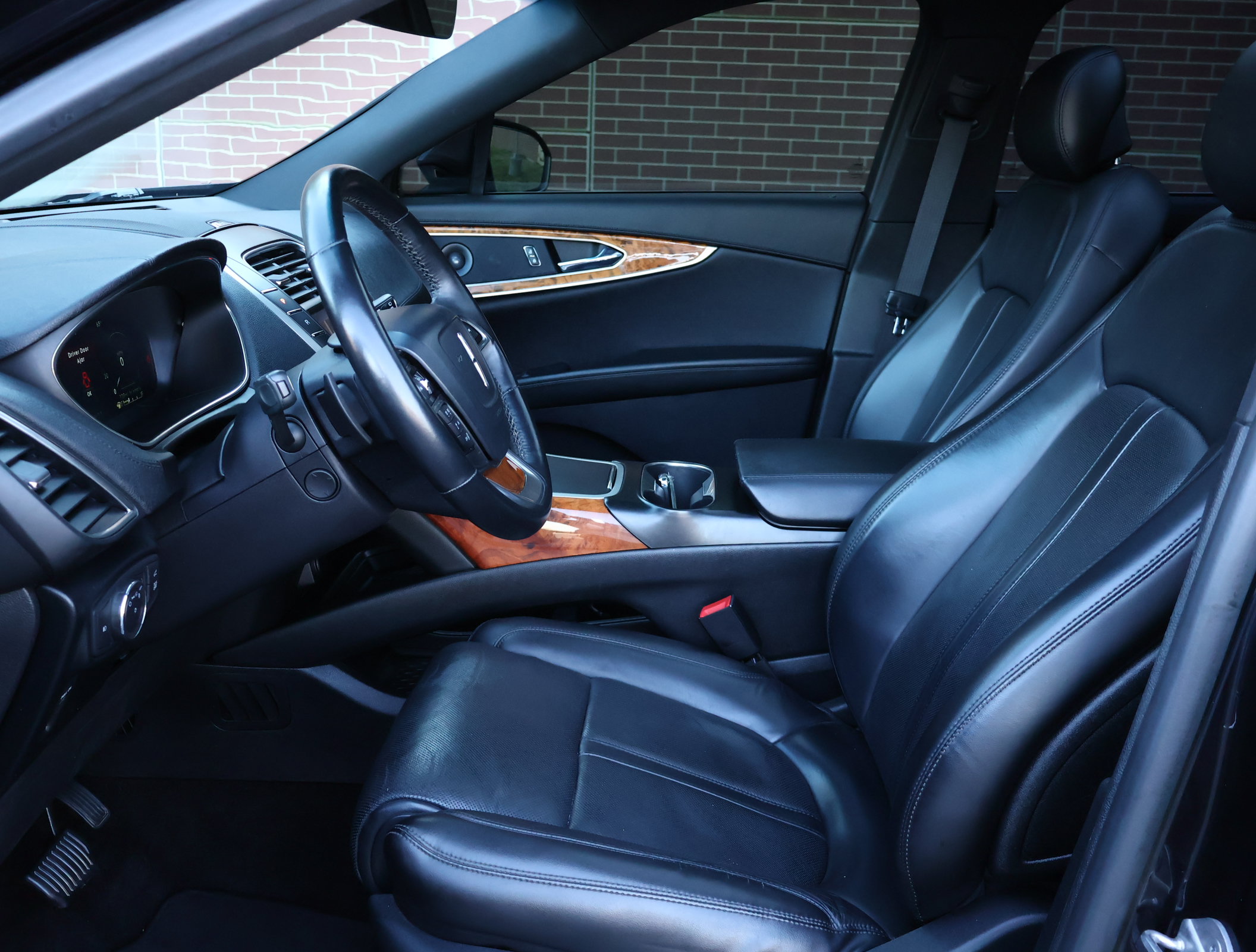 Used 2020 Lincoln Nautilus Reserve w/ Equipment Group 201A FWD image 12