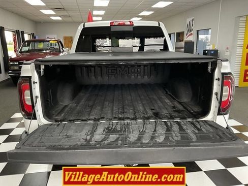 Used 2018 GMC Sierra 1500 SLT AWD/4WD image 32