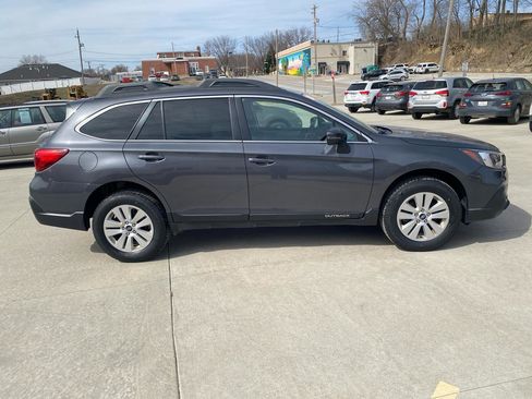 Used 2018 Subaru Outback 2.5i Premium AWD/4WD image 5