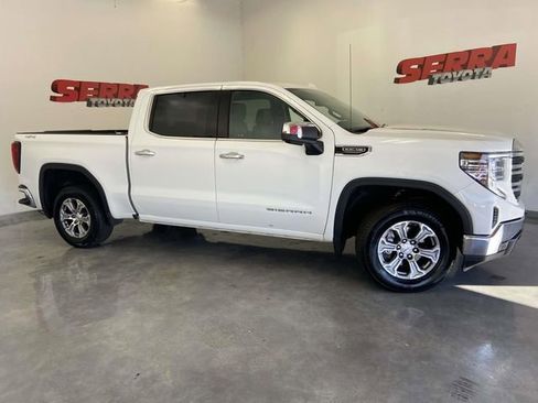 Used 2025 GMC Sierra 1500 SLT image 2