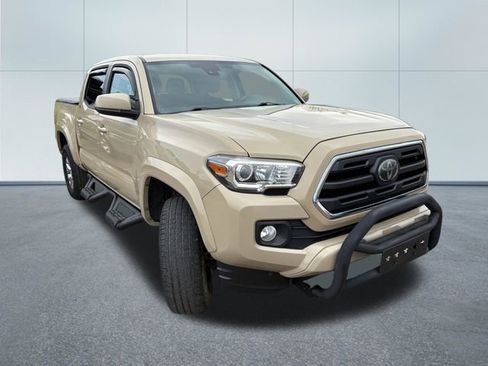 Used 2018 Toyota Tacoma SR5 AWD/4WD image 5