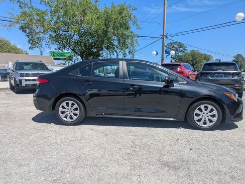 Used 2020 Toyota Corolla LE image 2