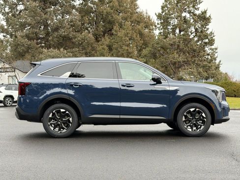 New 2026 Kia Sorento S w/ S Panoramic Sunroof Package image 3