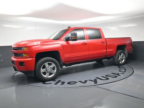 Used 2019 Chevrolet Silverado 2500 LT w/ LT Convenience Package image 12