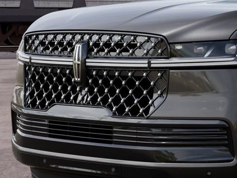 New 2027 Lincoln Navigator Black Label w/ Black Label Special Edition AWD/4WD image 17
