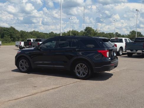 Used 2023 Ford Explorer XLT w/ Equipment Group 202A RWD image 6