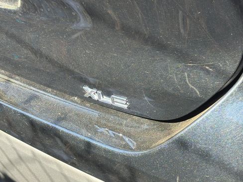 Used 2022 Toyota Highlander XLE FWD image 6