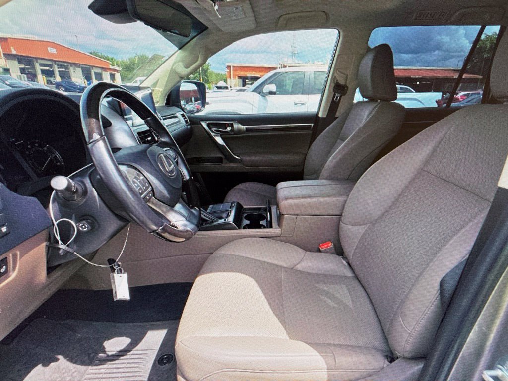 Used 2023 Lexus GX 460 Premium w/ Accessory Package AWD/4WD image 3