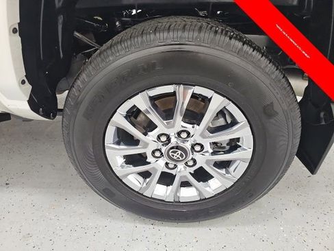 Used 2025 Toyota Tacoma Limited AWD/4WD image 11