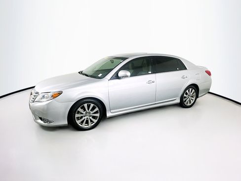 Used 2012 Toyota Avalon Limited image 4