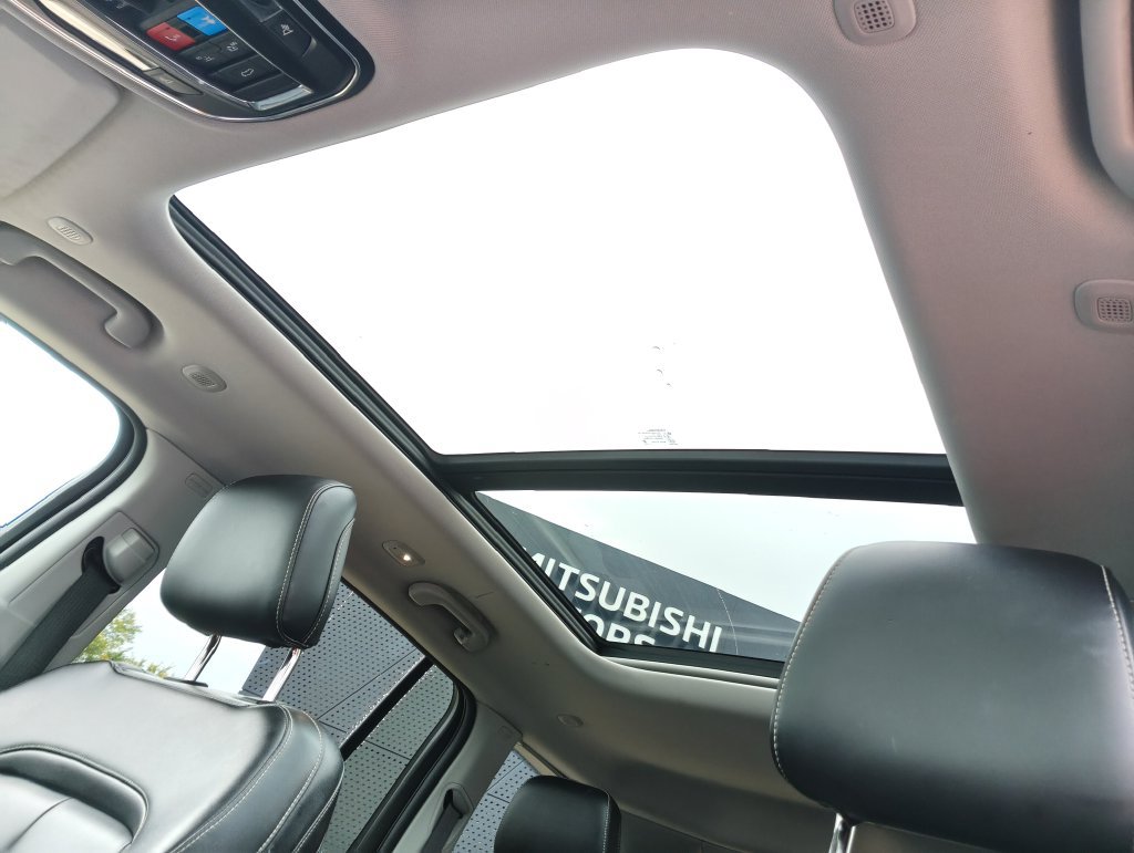 Used 2023 Jeep Grand Cherokee Limited AWD/4WD image 5
