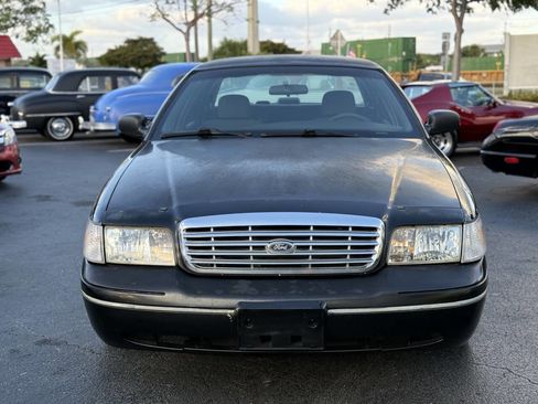 Used 2005 Ford Crown Victoria Police Interceptor image 9