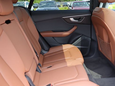Used 2019 Audi Q8 Premium Plus AWD/4WD image 16