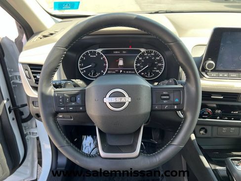Used 2025 Nissan Rogue SV w/ SV Premium Package AWD/4WD image 13