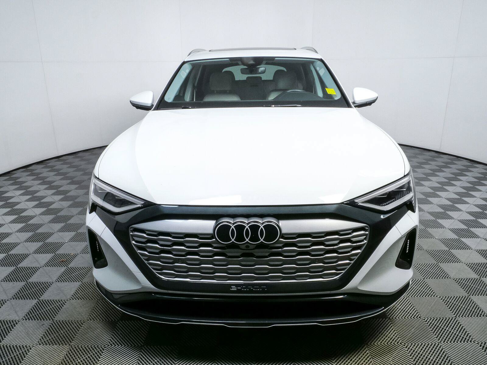Used 2024 Audi Q8 e-tron Premium Plus w/ Premium Plus Package AWD/4WD image 38
