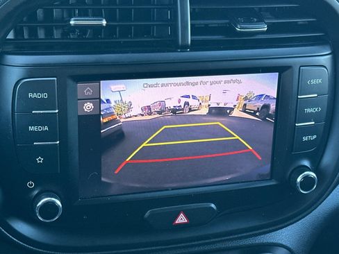 Used 2023 Kia Soul LX w/ LX Technology Package FWD image 19