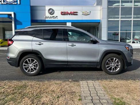 Used 2023 GMC Terrain SLT image 4