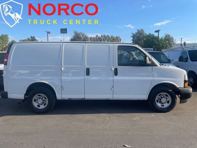 Used 2018 Chevrolet Express 2500 RWD image 1