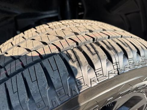 Used 2023 Jeep Wrangler Unlimited Sahara AWD/4WD image 27