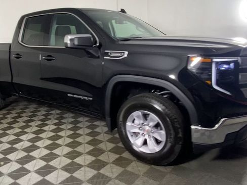 New 2026 GMC Sierra 1500 SLE image 3