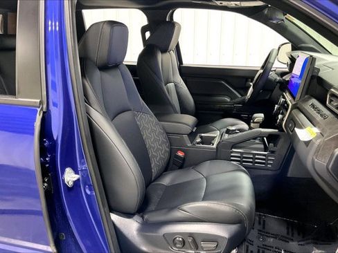 Used 2025 Toyota Tacoma Limited image 7