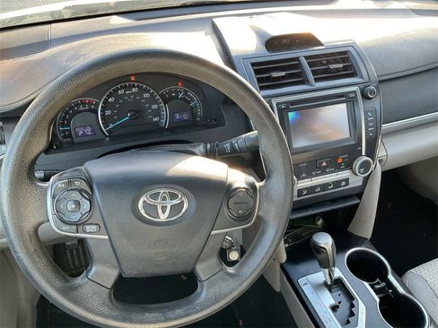 Used 2013 Toyota Camry LE image 24