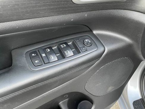 Used 2017 Jeep Grand Cherokee Altitude RWD image 18