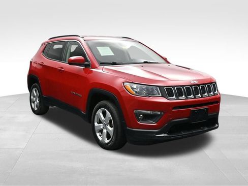 Used 2019 Jeep Compass Latitude w/ Cold Weather Group AWD/4WD image 7