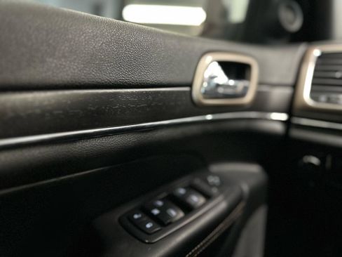 Used 2015 Jeep Grand Cherokee Limited w/ Trailer Tow Group IV AWD/4WD image 22