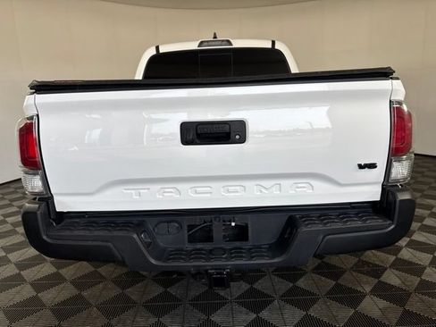 Used 2020 Toyota Tacoma TRD Off-Road w/ Blackout Package AWD/4WD image 21