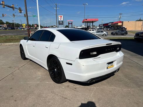 Used 2011 Dodge Charger SE RWD image 5