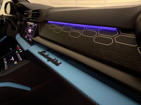 Used 2025 Lamborghini Urus SE image 78