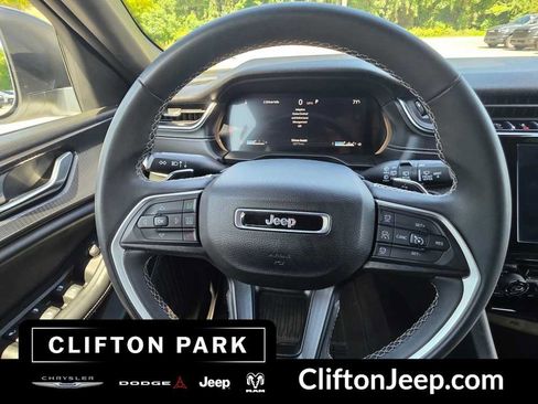 Used 2024 Jeep Grand Cherokee Laredo AWD/4WD image 21
