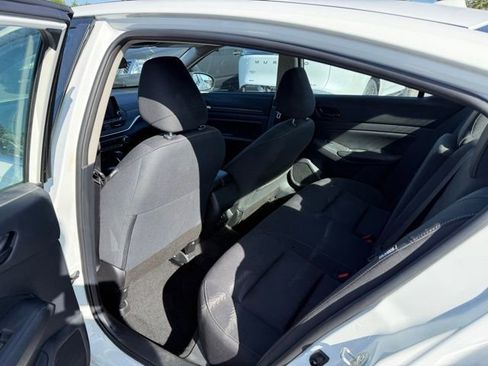 Used 2025 Nissan Altima 2.5 SV image 23