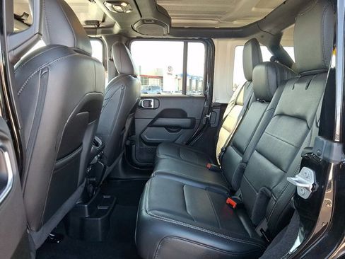 Used 2023 Jeep Wrangler Sahara w/ Cold Weather Group image 10