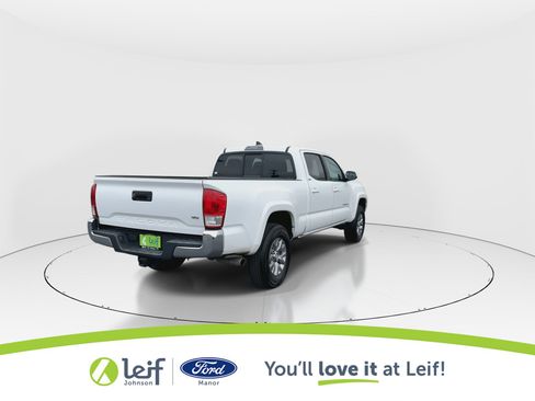 Used 2016 Toyota Tacoma SR5 w/ SR5 Appearance Package (SN) image 8