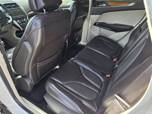 Used 2019 Lincoln MKC Select w/ Select Plus Package FWD image 16