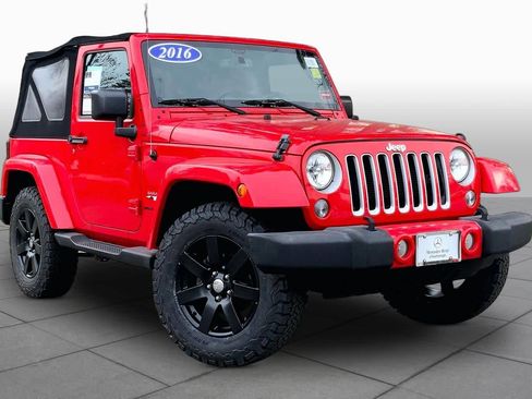 Used 2016 Jeep Wrangler Sahara w/ Connectivity Group AWD/4WD image 3