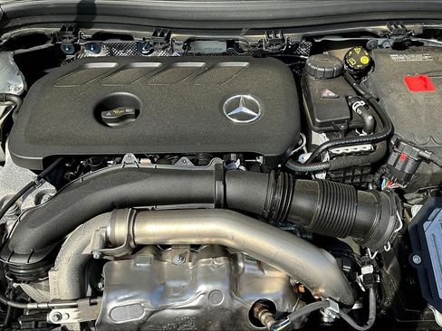 Used 2025 Mercedes-Benz GLA 250 4MATIC image 34