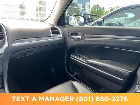 Used 2021 Chrysler 300 Touring L AWD/4WD image 29