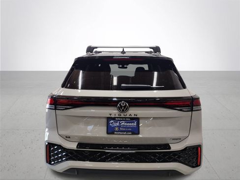 New 2026 Volkswagen Tiguan SE R-Line AWD/4WD image 11