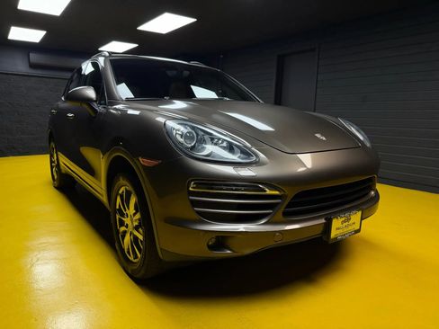 Used 2014 Porsche Cayenne AWD/4WD image 3