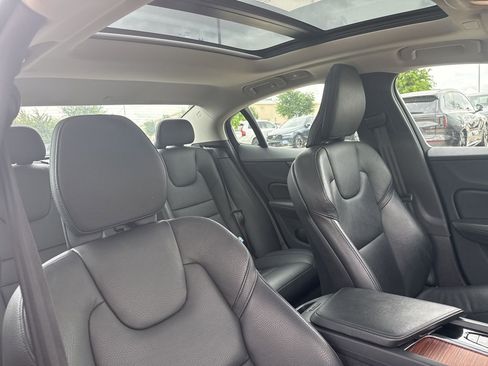 Used 2024 Volvo S60 B5 Plus image 10