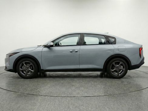 Used 2025 Kia K4 LXS image 5